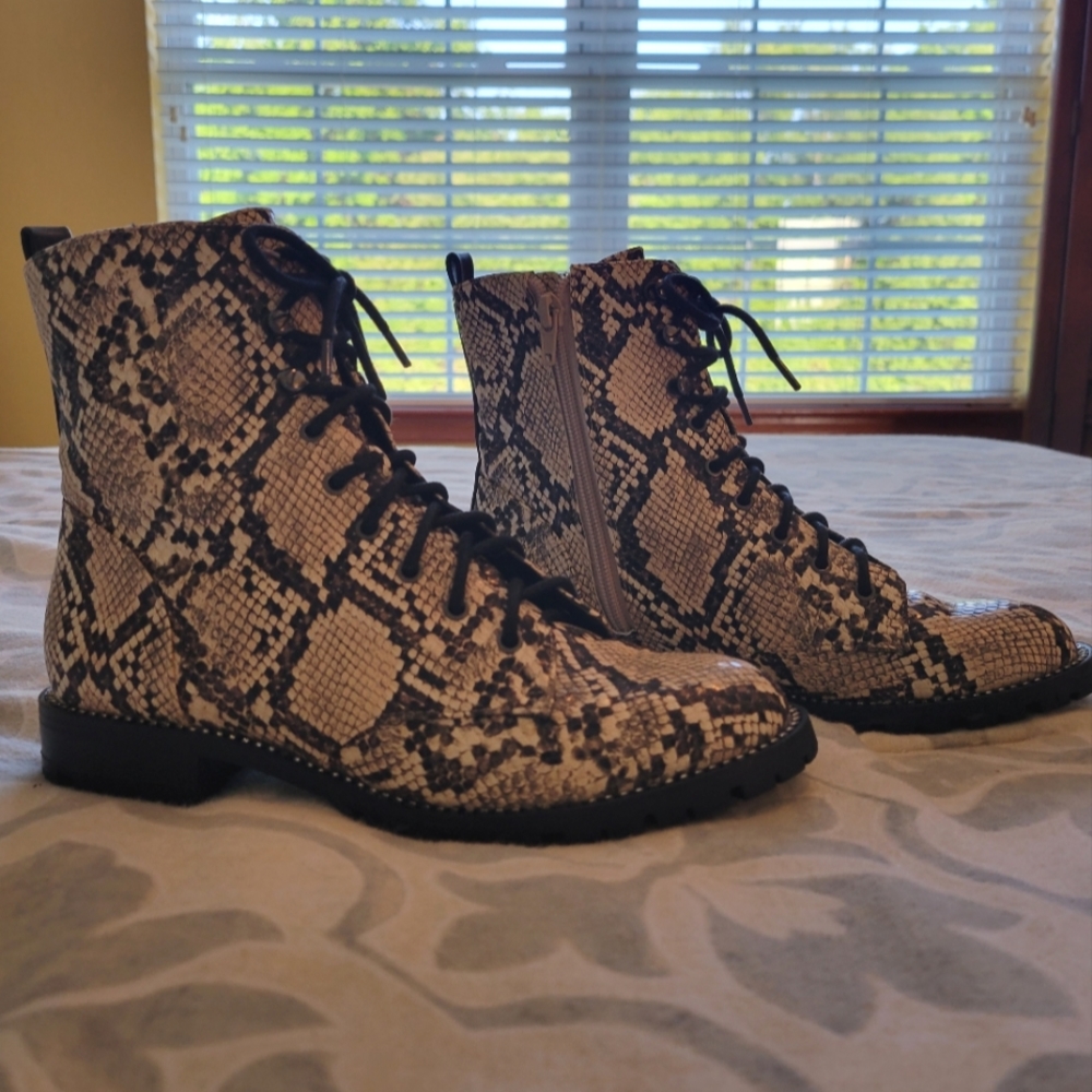 Snake skin pattern tie ankle boots size 7.